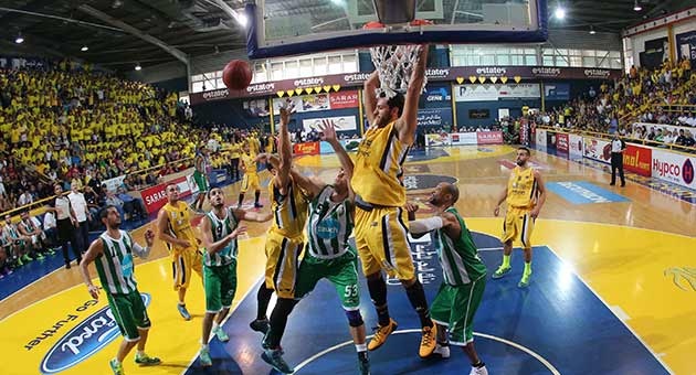 فوز الرياضي على الحكمة في اولى مباريات نهائي كرة السلة بالصور ... فوز الرياضي على الحكمة 77-68