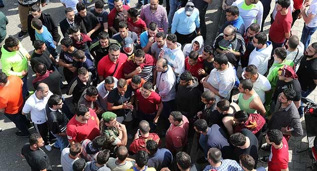 jamhour_13_4_1_630 بالصور : جماهير النجمة خارج استاد المدينة الرياضية