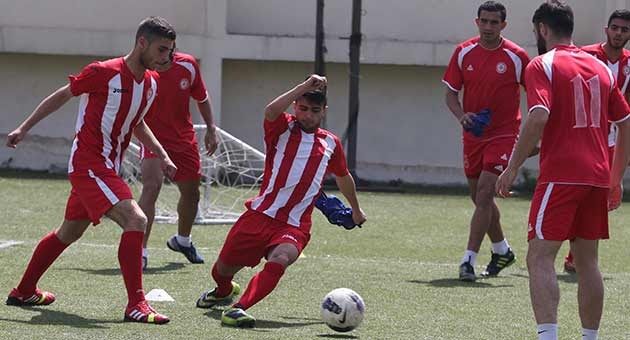 leb_8_4_6_630 بالصور : منتخب لبنان لكرة القدم يستأنف تمارينه