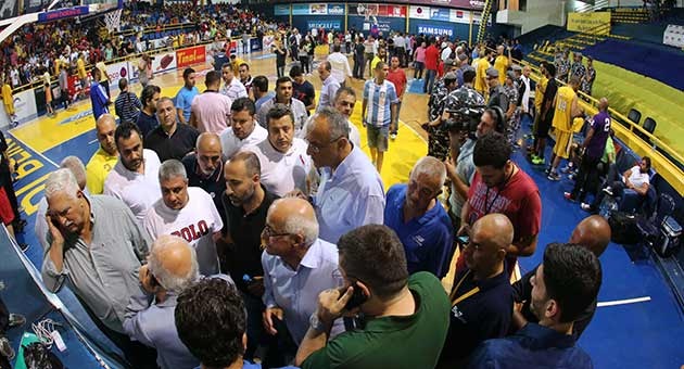 riyadi_16_6_1_630 بالصور : القوى الامنية اللبنانية تمنع اقامة مباراة كرة سلة