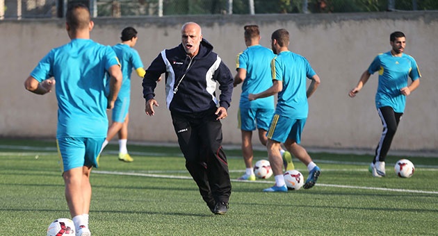 ahed_13_1_630 بالصور : العهد المتصدر يستعد للقاء السلام زغرتا