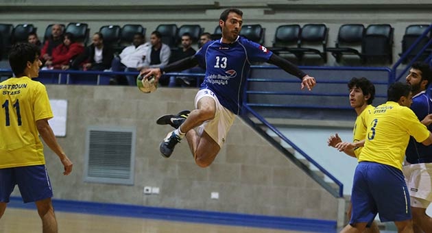 فوز صعب للشباب مار الياس على فوج الاطفاء فوز الشباب مار الياس على فوج الاطفاء بفارق 4 اهداف