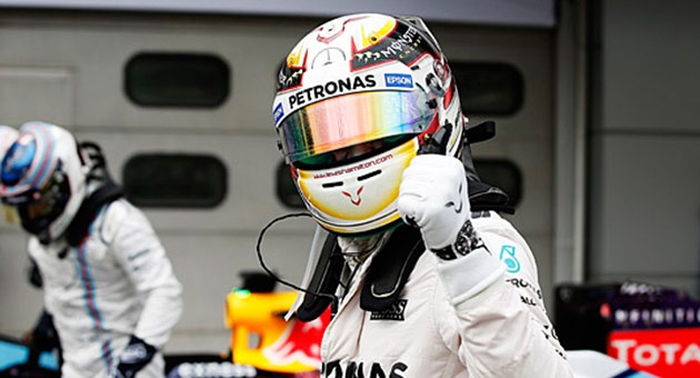 f1_29_630 لويس هاميلتون اول المنطلقين في سباق ماليزيا