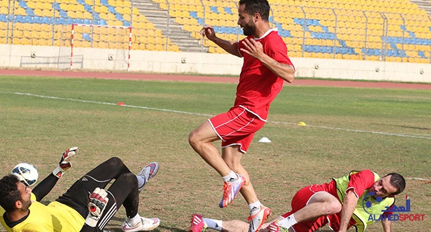 بالصور  : تمارين منتخب لبنان لكرة القدم في حضور المحترفين 