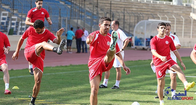 بالصور  : تمارين منتخب لبنان لكرة القدم في حضور المحترفين 
