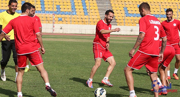 بالصور  : تمارين منتخب لبنان لكرة القدم في حضور المحترفين 