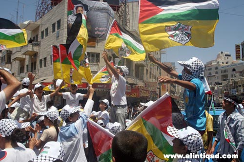 عملية الرضوان: احتفالات لحركة فتح في رام الله بتحرير الاسرى وجثامين الشهداء ـ مصور