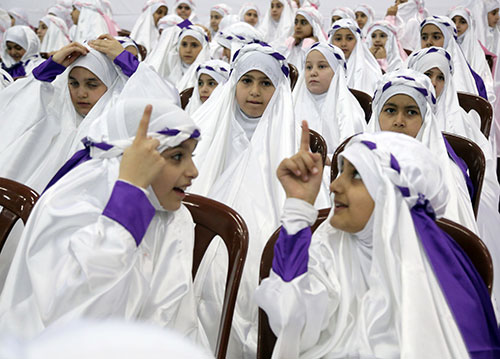 مدارس المهدي عج تكرم الفتيات اللواتي بلغن سنّ التكليف الشرعي 