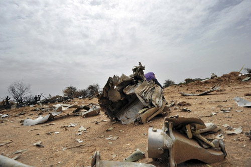 آثار الطائرة الجزائرية المحطمة في مالي
