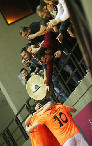 الميادين يتقدم بنك بيروت 2-1 في نهائي الصالات 