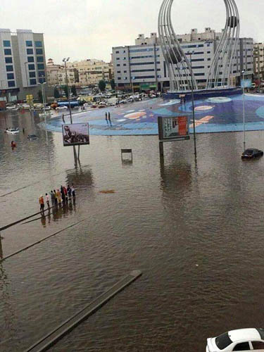 مدينة جدة السعودية تغرق بالأمطار
