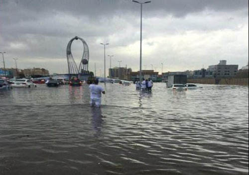 مدينة جدة السعودية تغرق بالأمطار