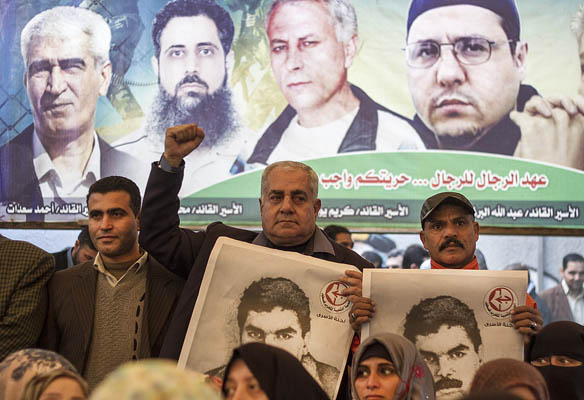 الفلسطينيون يستنكرون اغتيال الشهيد القنطار