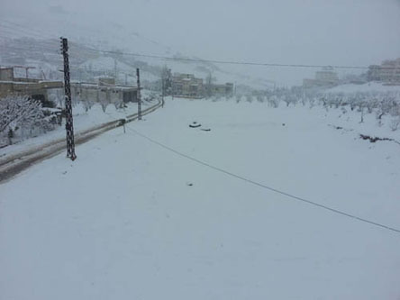 العاصفة يوهان تكسو المناطق اللبنانية ببياض الثلج