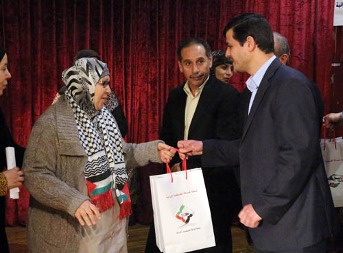 (الصداقة الفلسطينية الإيرانية) تكرّم أمهات الشهداء