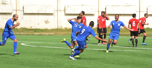 احتفالات الراسينغ بعد الفوز على الاخاء 2-0