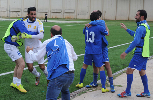 احتفالات الراسينغ بعد الفوز على الاخاء 2-0