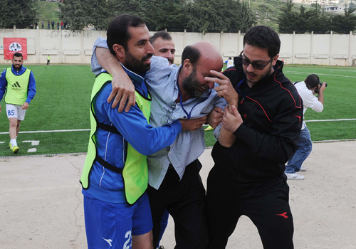 احتفالات الراسينغ بعد الفوز على الاخاء 2-0