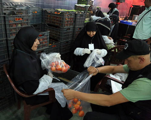 مشروع (الجار ثم الدار) لتقديم وجبات الإفطار للمحتاجين