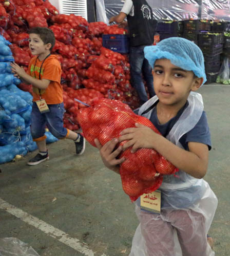 مشروع (الجار ثم الدار) لتقديم وجبات الإفطار للمحتاجين
