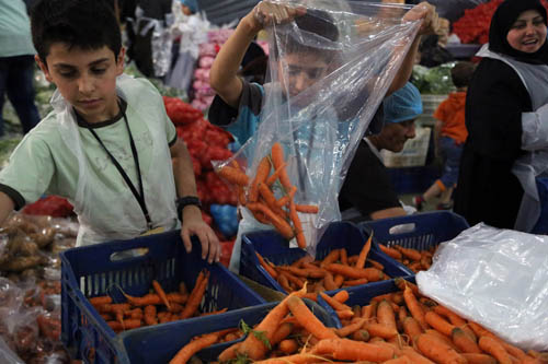 مشروع (الجار ثم الدار) لتقديم وجبات الإفطار للمحتاجين