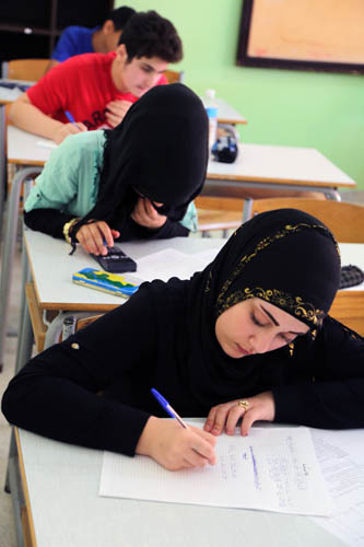 انطلاق اليوم الاول من الامتحانات الرسمية للشهادة المتوسّطة