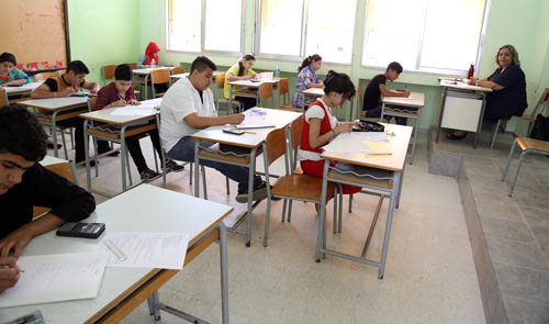 انطلاق اليوم الاول من الامتحانات الرسمية للشهادة المتوسّطة