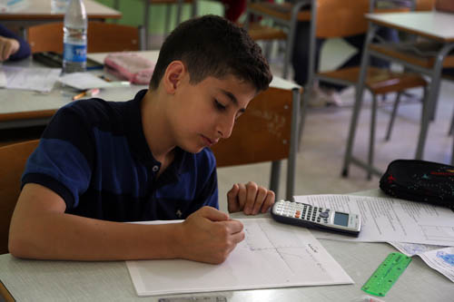 انطلاق اليوم الاول من الامتحانات الرسمية للشهادة المتوسّطة