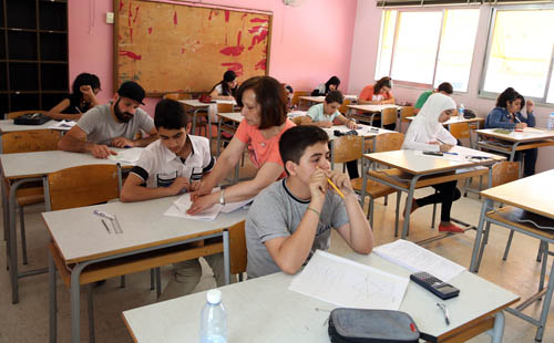 انطلاق اليوم الاول من الامتحانات الرسمية للشهادة المتوسّطة