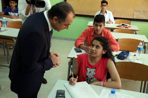انطلاق اليوم الاول من الامتحانات الرسمية للشهادة المتوسّطة