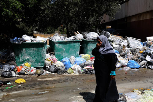 الضاحية الجنوبية تزيل نفاياتها من الشوارع