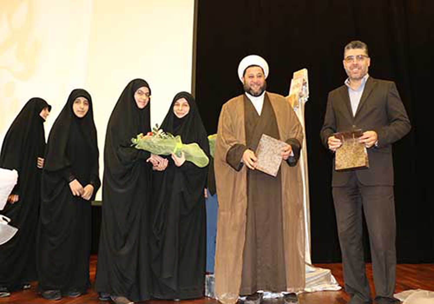 مهرجان (في ضوء فاطمة) بثانوية المهدي -الحدث