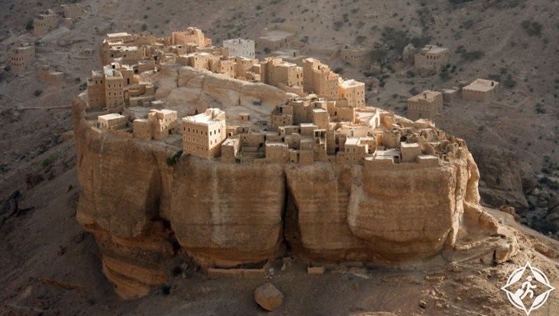 قرية بنيت بأكملها فوق صخرة ضخمة!