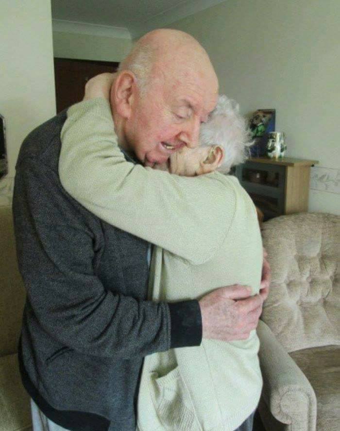 98 عاماً تنتقل إلى دار رعاية لرعاية ابنها البالغ من العمر 80 عاماً!