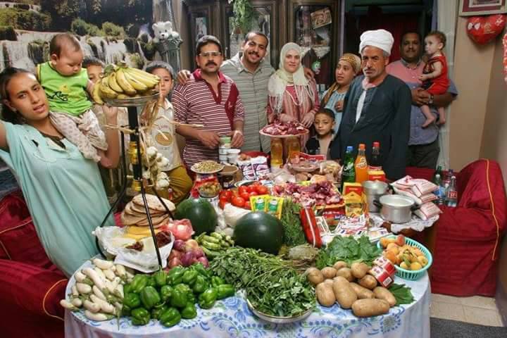 ماذا تتناول العائلات حول العالم؟ من ايها انت؟