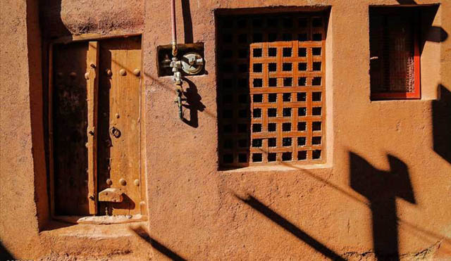 هل سمعت بقرية لم تؤثر الحداثة على معالمها؟