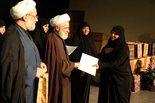 تخريج طالبات انهين دورات ثقافية في حزب الله