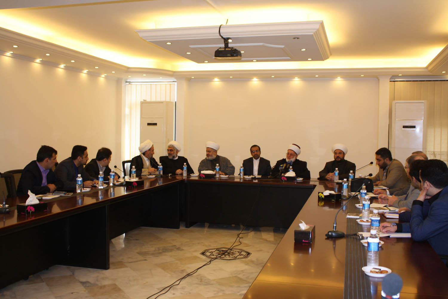 وفد صحفي إيراني يزور مركز تجمع العلماء المسلمين
