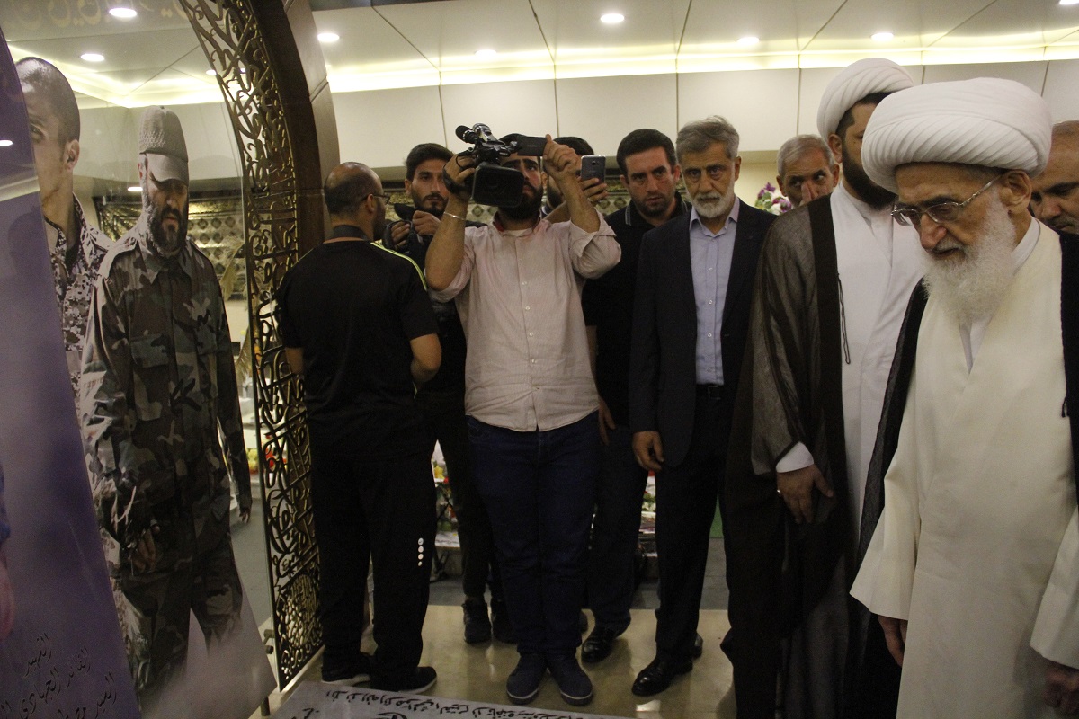 آية الله الهمداني زار روضة شهداء المقاومة الاسلامية