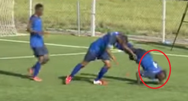 بالصورة.. لاعب يحتفل بتسجيل هدفه بطريقة غريبة ويفارق الحياة بعد دقائق؟!