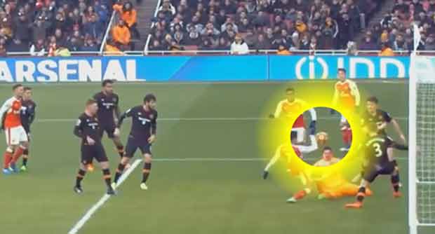 بالفيديو..هدف بيد مارادونية في الدوري الانكليزي 