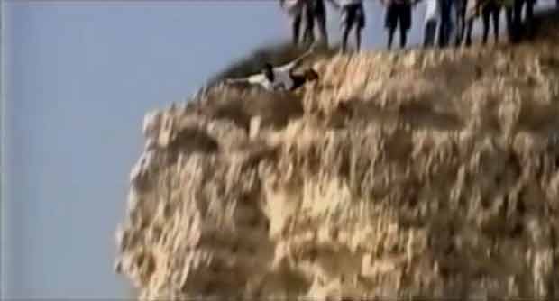 فيديو من الذاكرة.. استعراض القفز عن صخرة الروشة عام 1994 