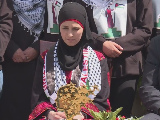 الفلسطينية حنان الحروب بعد نيلها &rsquo;افضل معلمة&rsquo; في العالم تشجع اللعب داخل الصف