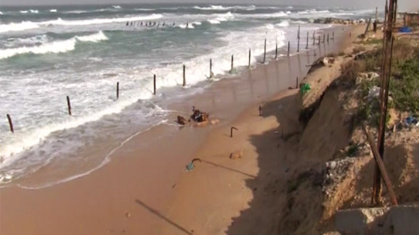 &rsquo;النحر&rsquo; يطال شواطئ جنوب قطاع غزة