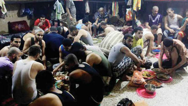 أمٌ تحرم من لقاء ولدها الاسير منذ 13 عاماً