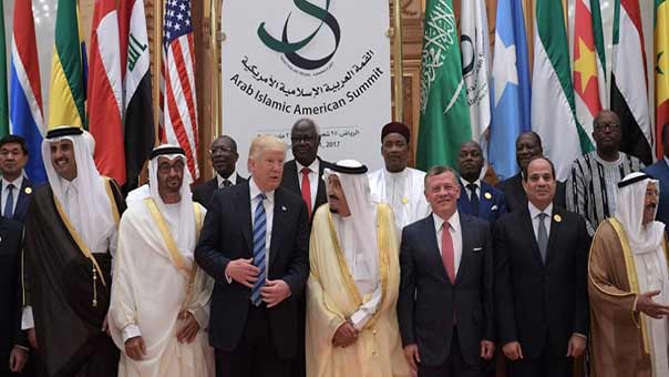 &rsquo;هآرتس&rsquo;: شكوك حول تنفيذ صفقة السلاح الضخمة التي وقع عليها ترامب مع السعودية