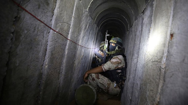 &rsquo;هآرتس&rsquo;: &rsquo;حماس&rsquo; لم تهتمّ لبناء العائق على حدود غزة
