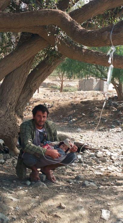طفلة اليمن عليلة في العراء.. أمّا أحفاد سلمان؟!