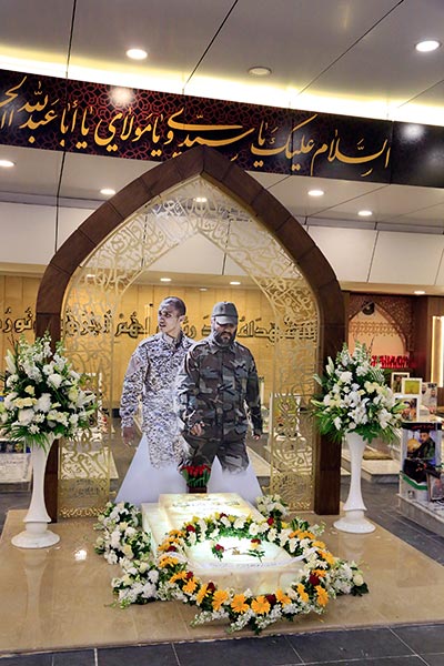 بالصور - وفود تؤمّ المعلم التذكاري للقائد الشهيد عماد مغنية وضريحه في روضة الشهيدين