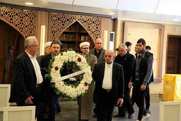بالصور - وفود تؤمّ المعلم التذكاري للقائد الشهيد عماد مغنية وضريحه في روضة الشهيدين